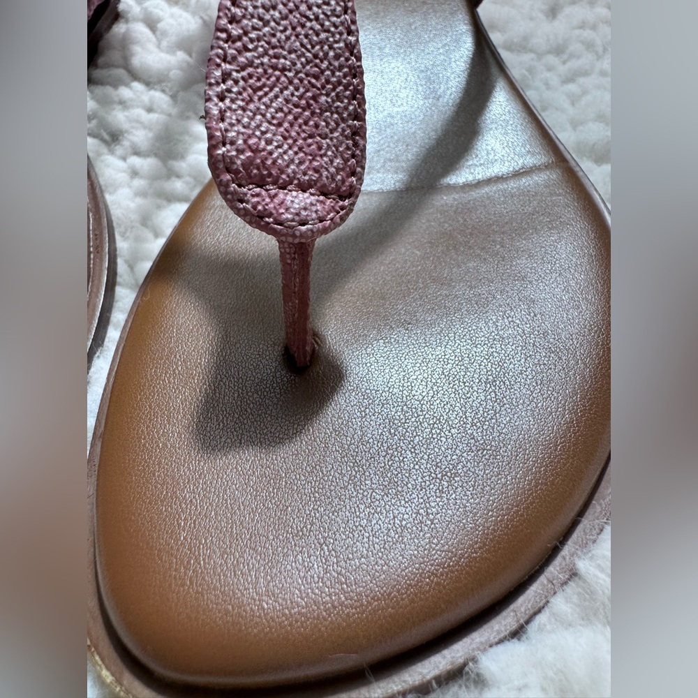 Michael Kors woman’s sandals 🩴 - Picture 5 of 11
